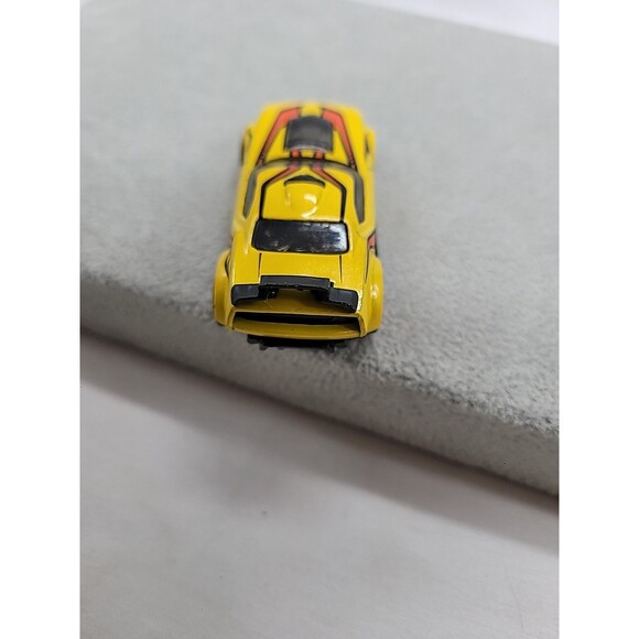 2013 HOT WHEELS FAST FISH HW RACING RIGS YELLOW DIECAST CAR ORANGE BLACK - Picture 8 of 14